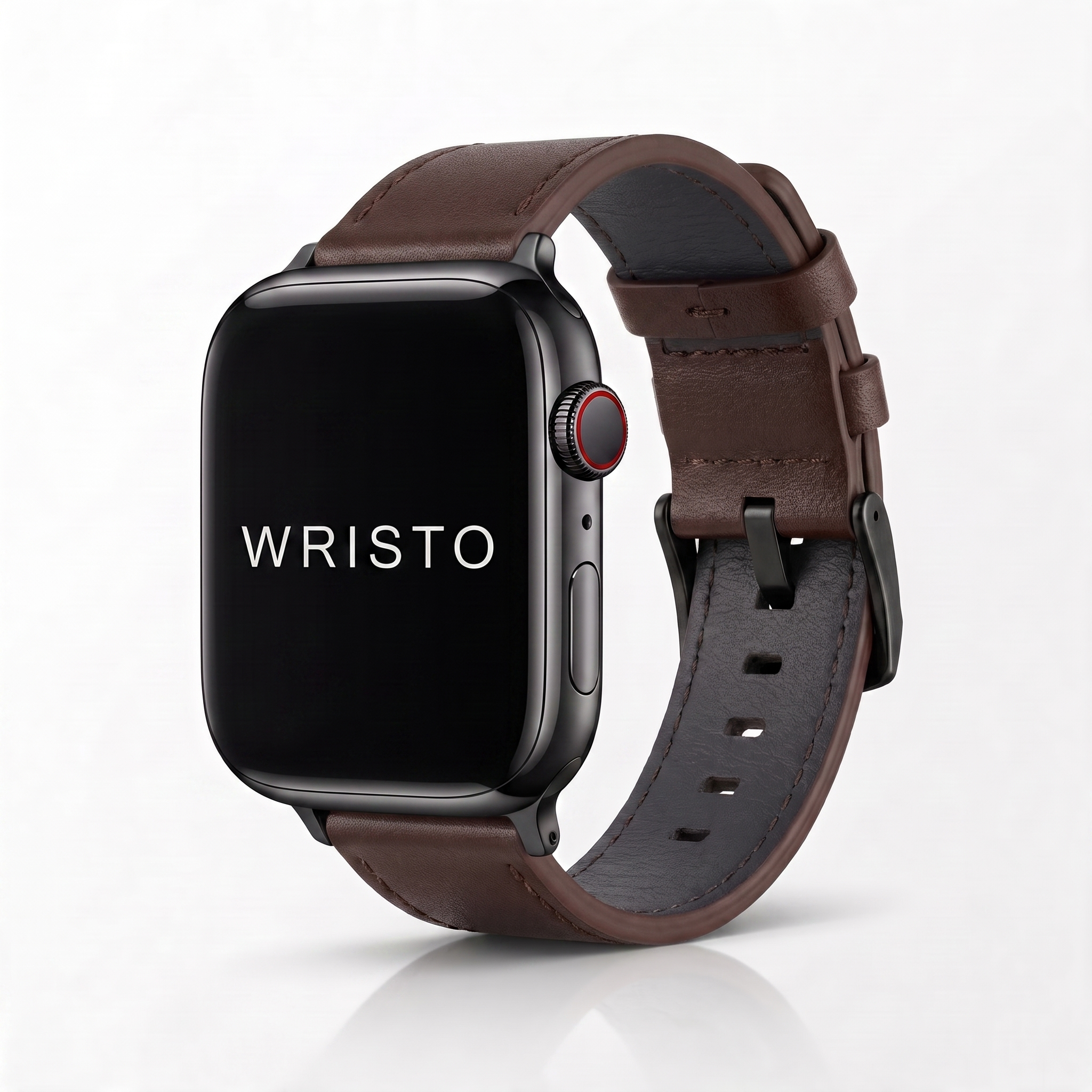 Zijaanzicht van een smartwatch met een donkere horlogekast en een klassieke donkerbruine leren horlogeband met een zilverkleurige gespsluiting, geïsoleerd op een witte achtergrond. Op het zwarte scherm van het horloge staat de merknaam "WRISTO" in witte letters.