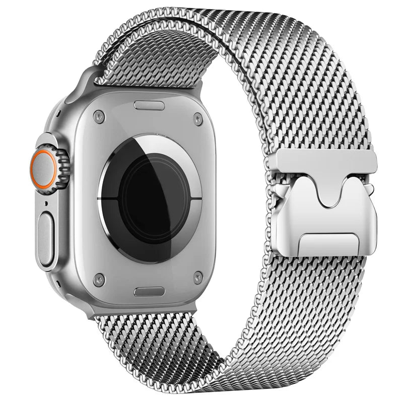 Achteraanzicht van een zilverkleurige robuuste smartwatch met een zilveren metalen Milanese horlogeband, geïsoleerd op een witte achtergrond. De afbeelding toont de hartslagsensoren op de achterkant van de horlogekast en de specifieke metalen gespsluiting van de band.
